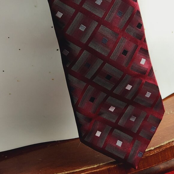 Van Heusen Red Black Gray White Box Geo Color Change Design Poly Hand Made Tie - Picture 5 of 16